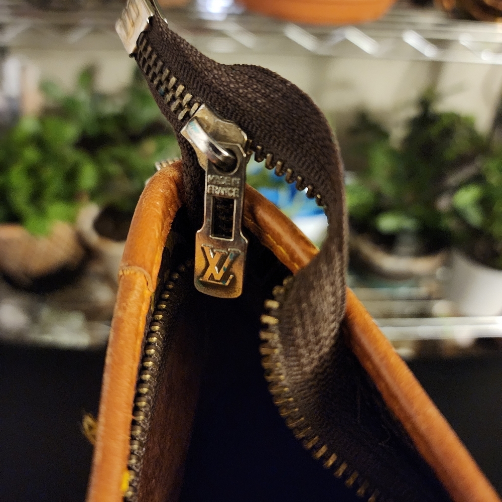 1960's Vintage Louis Vuitton Monogram Leather Handbag - Picture 9 of 16